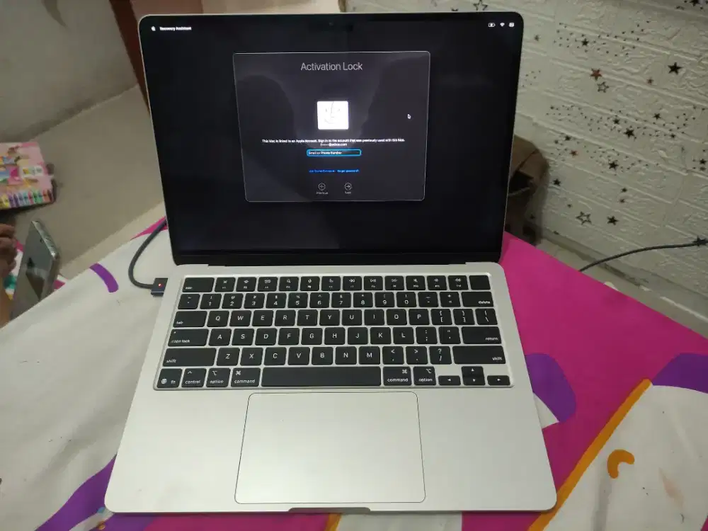 Macbook pro m4 Aktivasi lock