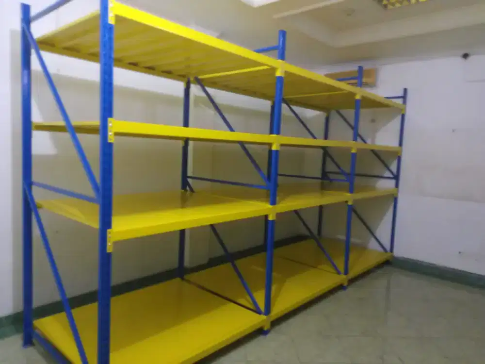 Rak Gudang Heavy Duty, dengan kapasitas beban 250-300 kg/level