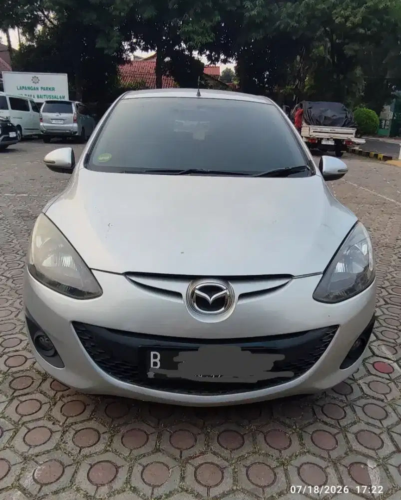 Mazda 2 V / AT silver 2012