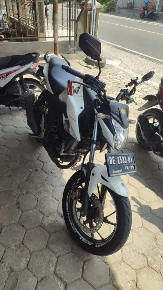 Cb 150r putih merah