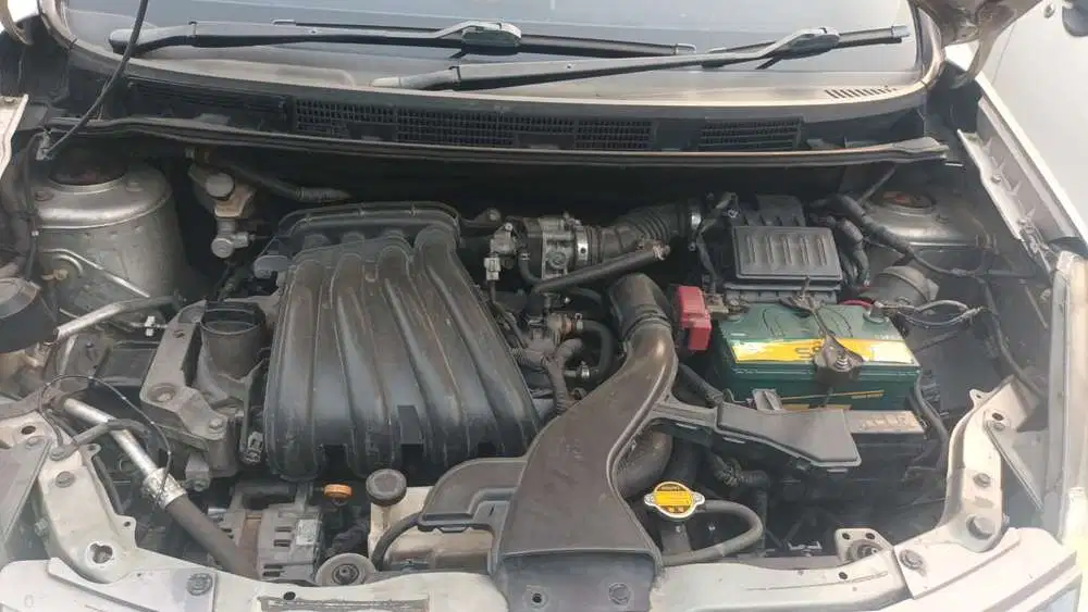 Nissan Livina 2010 Bensin