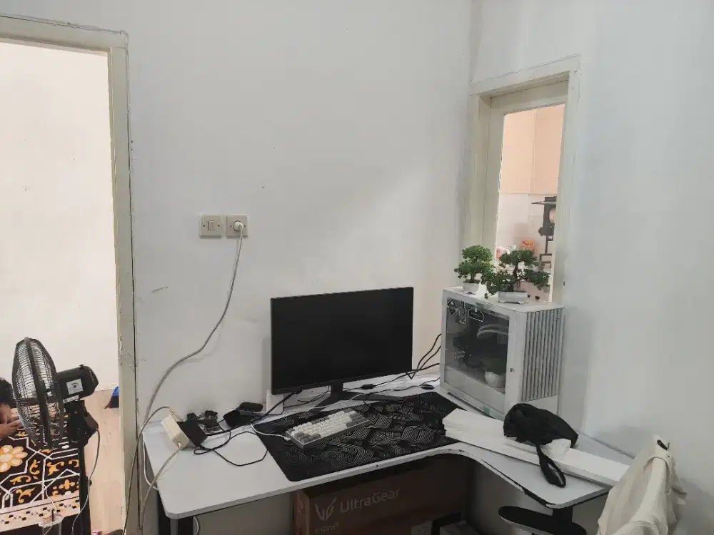 Meja gaming mulus