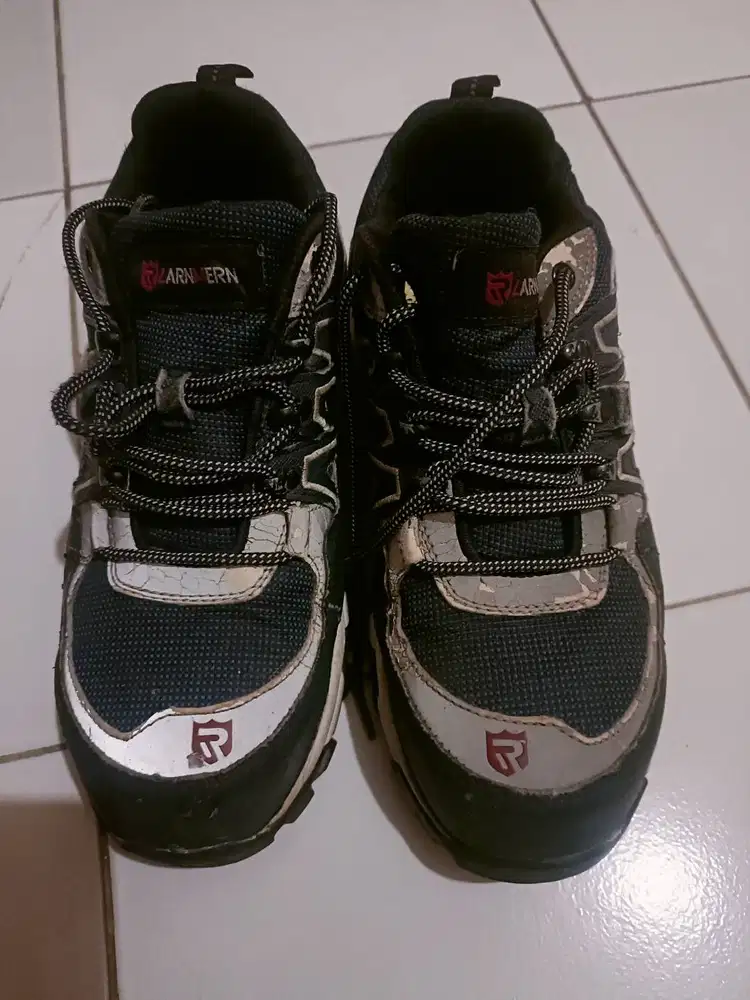 sepatu proyek merk LARNMERn size 41 second