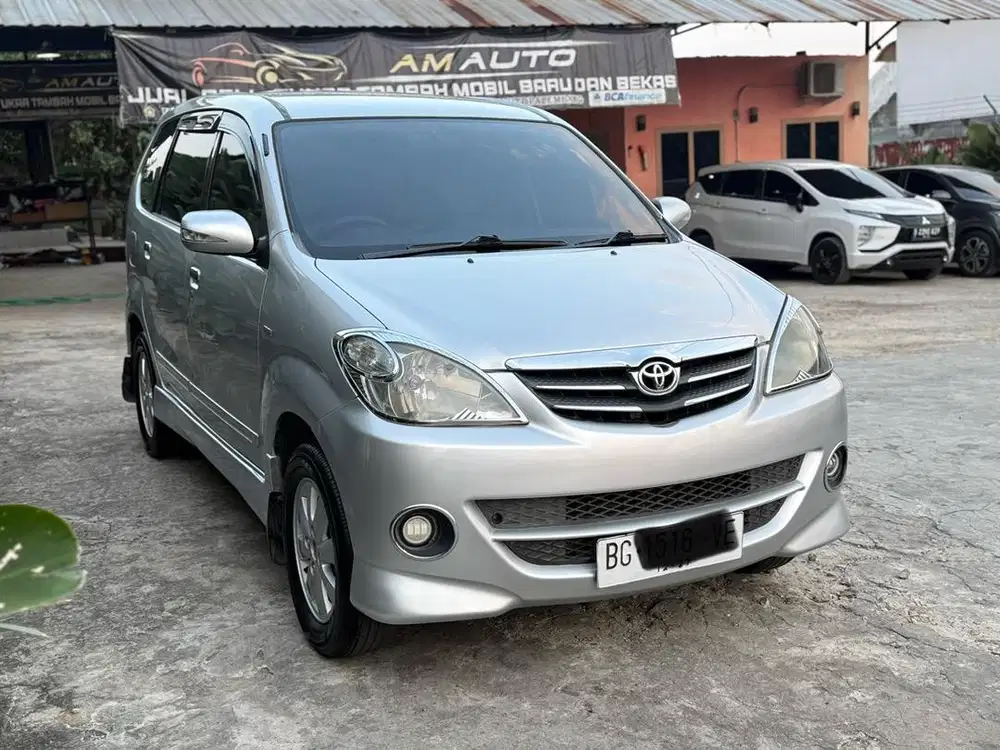 DP 15 TOYOTA AVANZA 1.5 S matic 2011 Cakep full bos aman
