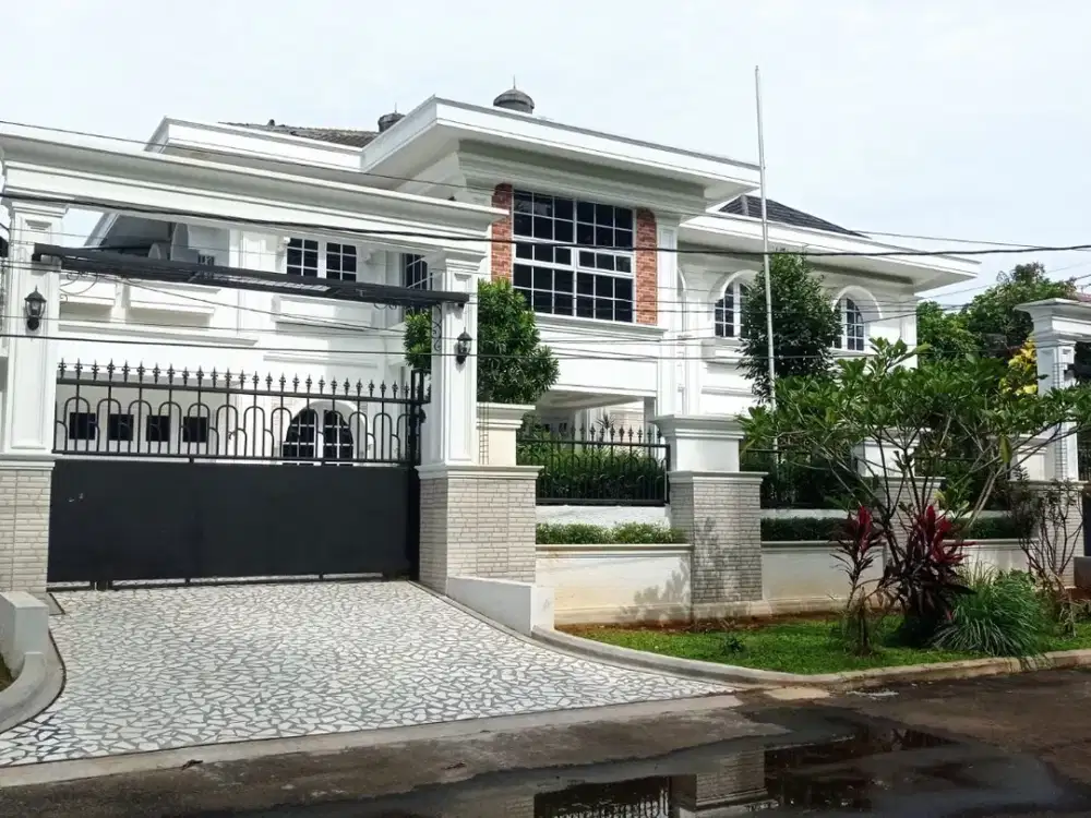 Rumah Mewah Depan Danau Fasilitas Lengkap Harga Nego