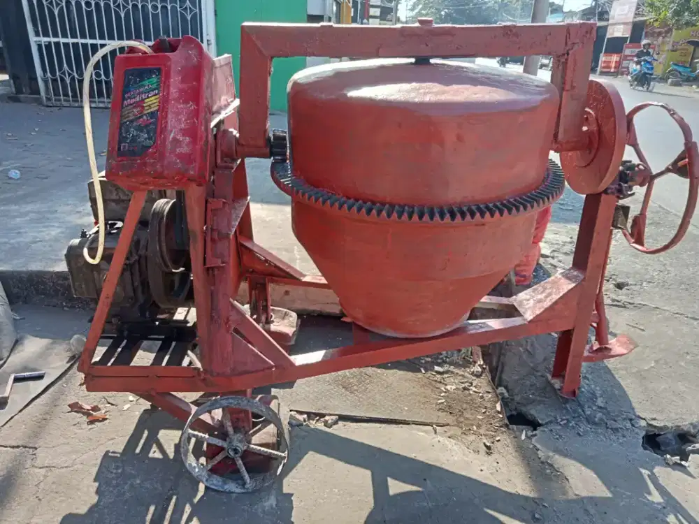 Molen cor merek putra mandiri 50 kg semen, mesin Jiang dong 8 PK