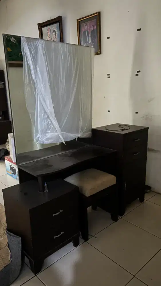 Meja rias masih bagus