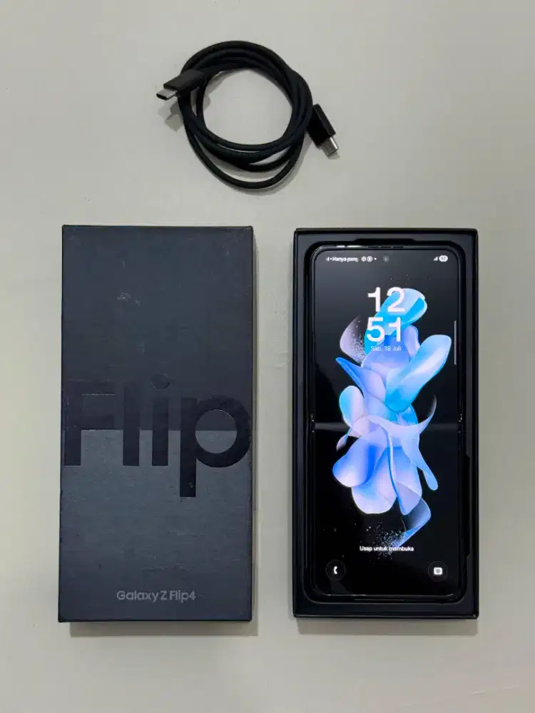 Samsung Z Flip 4 8/256gb - Graphite - ex SEIN