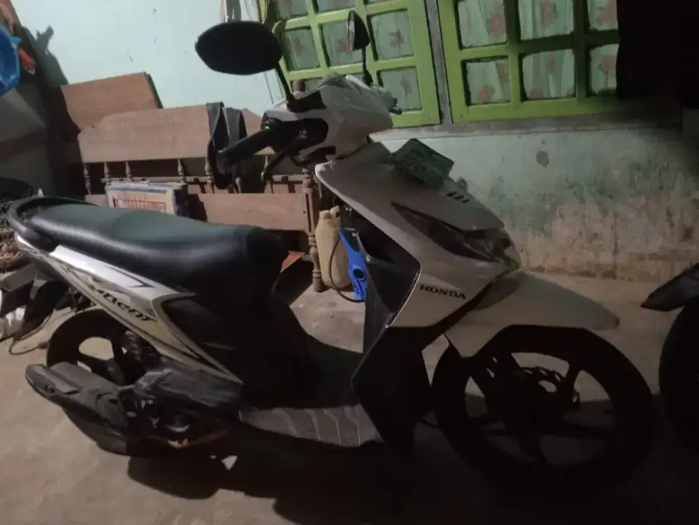 Beat 2010 Putih