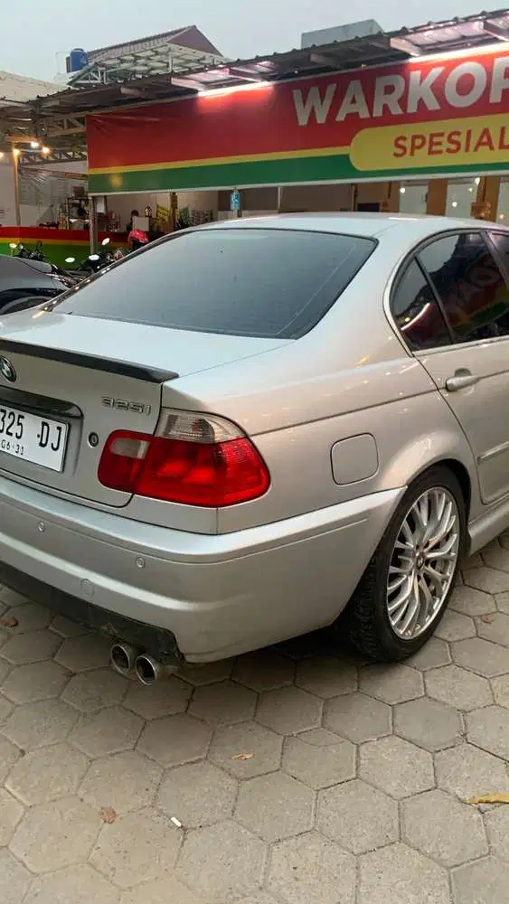 BMW 325i 2001 Bensin