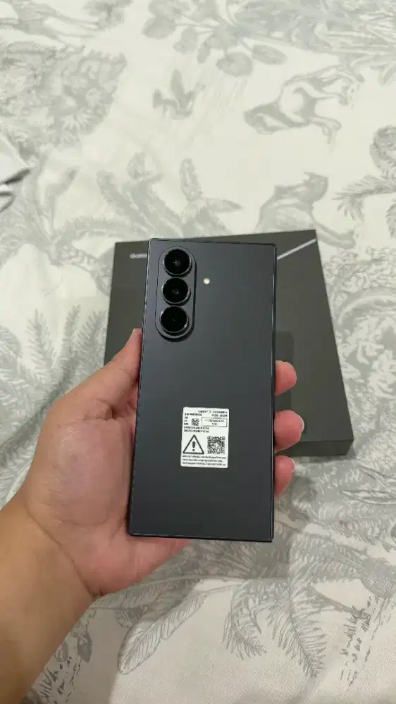 Samsung Galaxy Z Fold 7 12/256GB SEIN Warna Jetblack