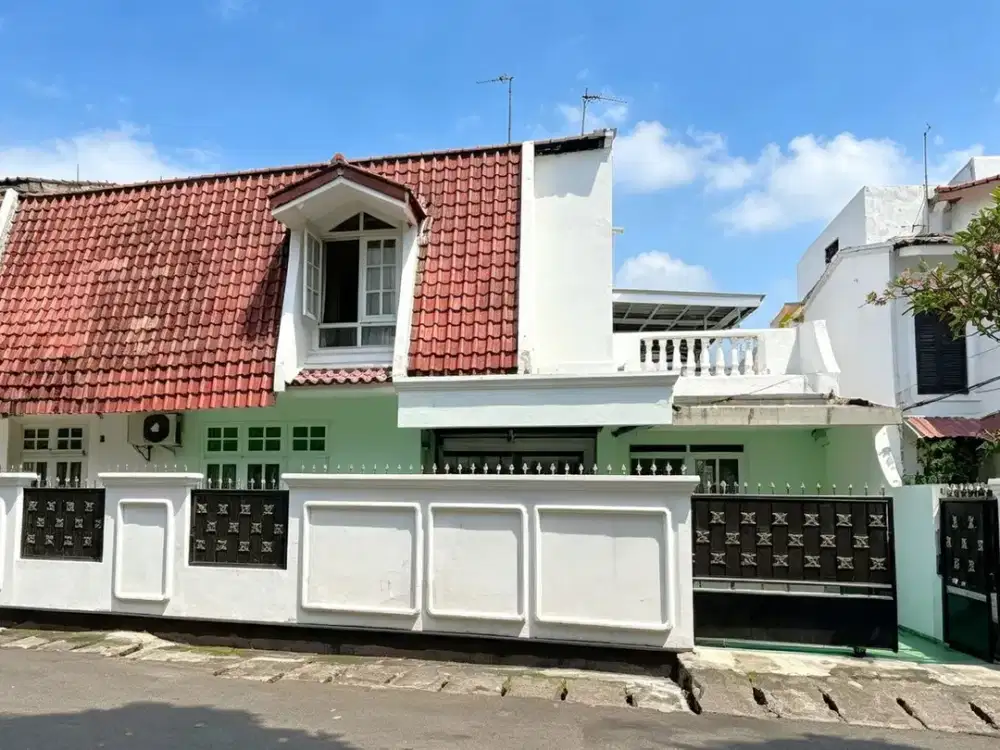 Rumah Asri dan Nyaman di Tebet – 6 KT, Taman Cantik, Lingkungan Islami