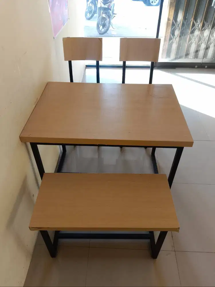 Meja Makan/Café Set Minimalis (5 Set Tersedia)