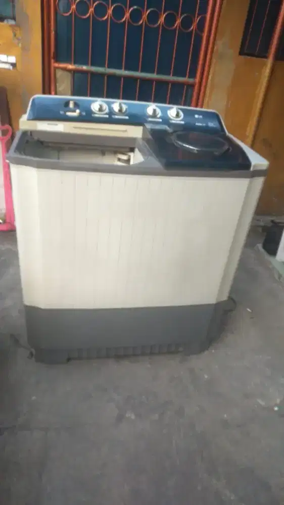 Dijual Mesin cuci lg