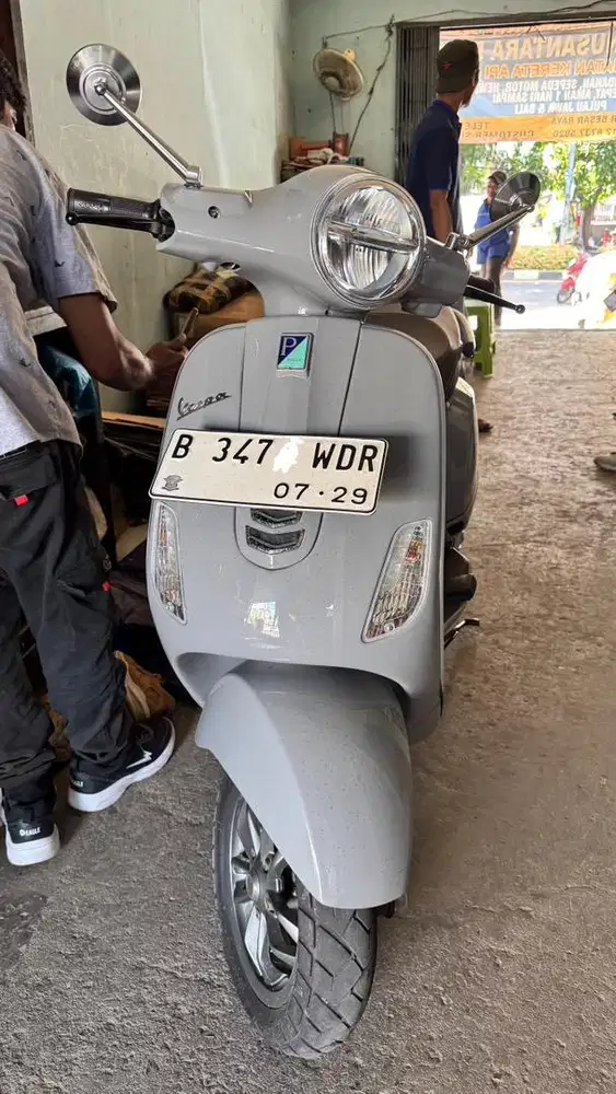 Vespa LX125 Tahun 2024 Grey