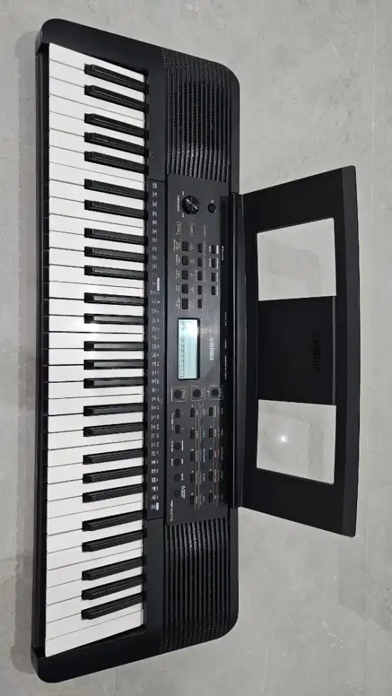 Yamaha Keyboard PSR E273 second