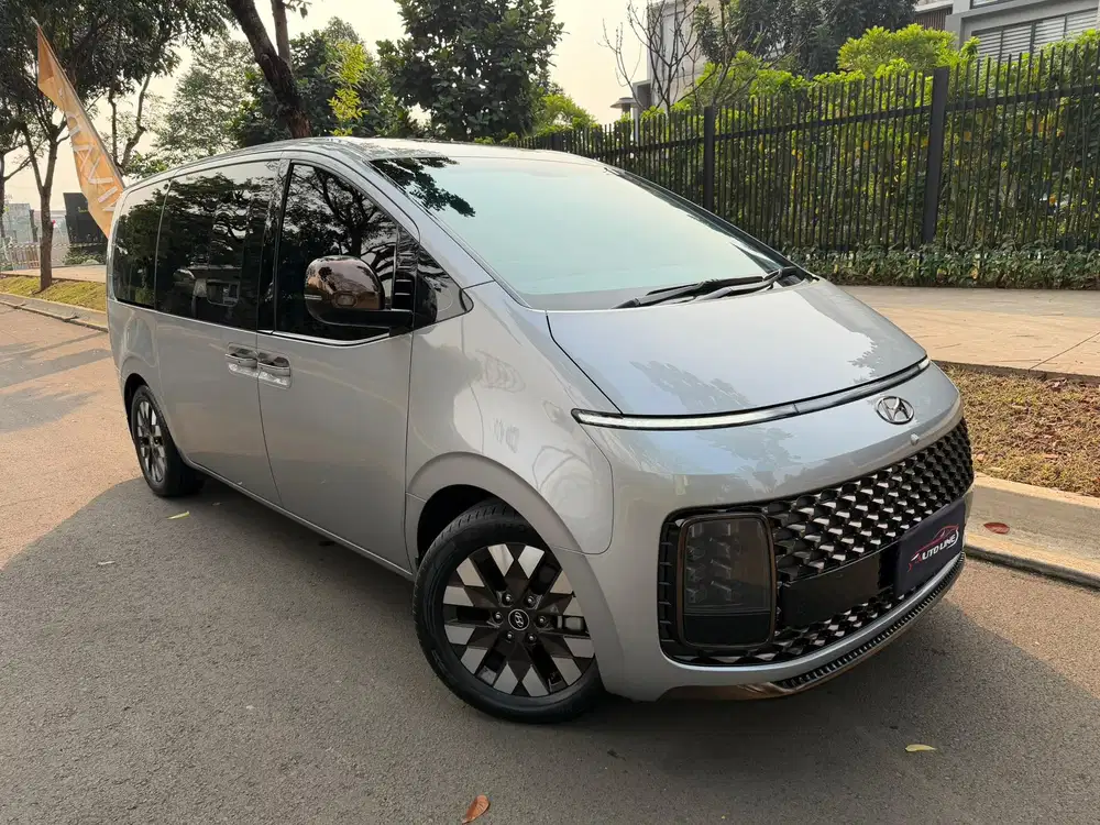 hyundai staria 2022 km23rb! 9 seat!gress! like new!perfect!