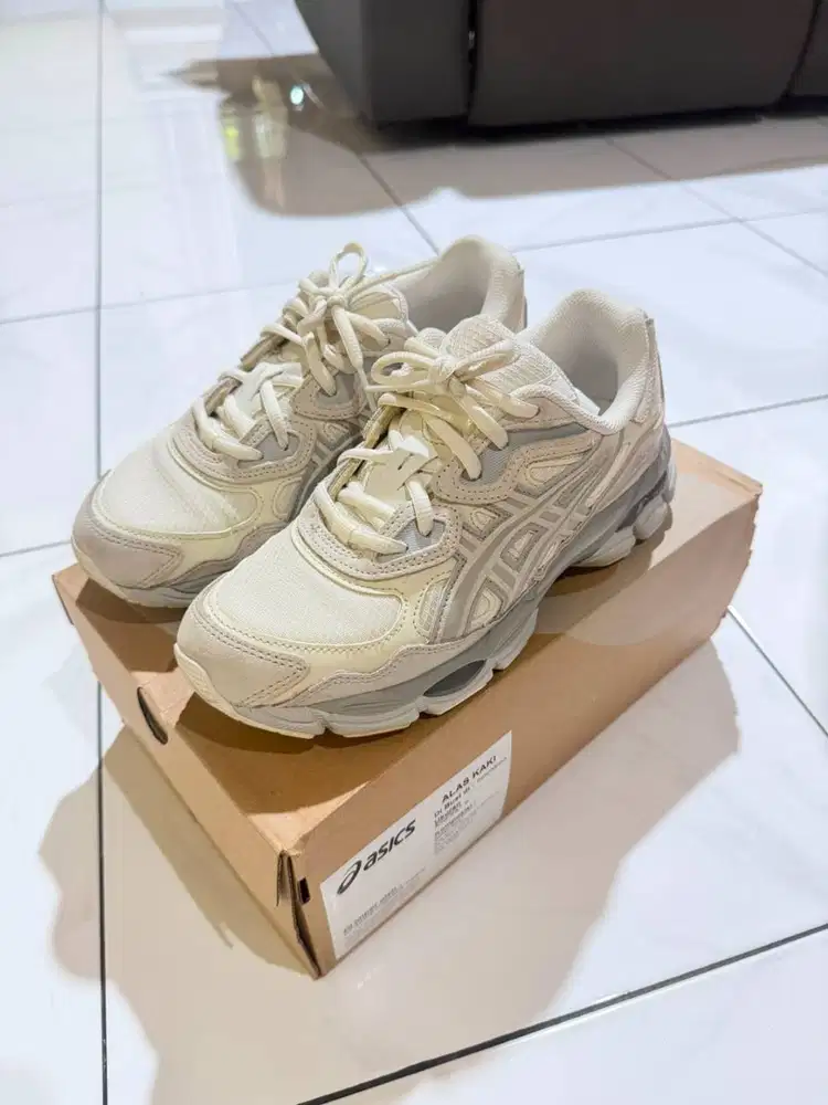 Sepatu Asics Gel-NYC cream Uk.39