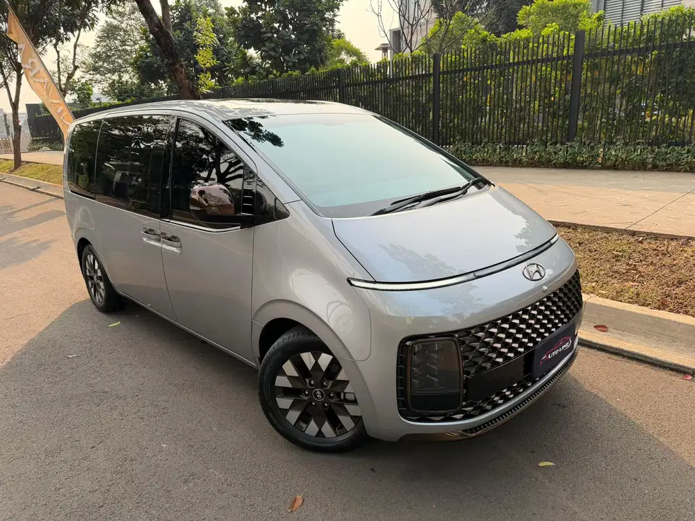 hyundai staria 2022 km23rb! 9 seat!gress! like new!perfect!