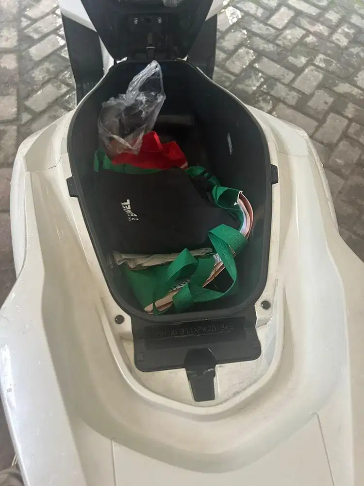 Dijual motor pcx putih honda 2024