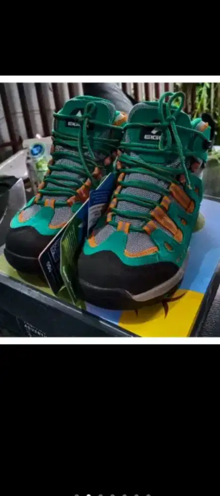 Sepatu gunung anak untuk Hiking