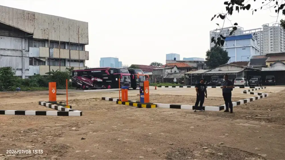 Disewakan Lahan Parkir & Kios Strategis di Jl. Dewi Sartika Cawang