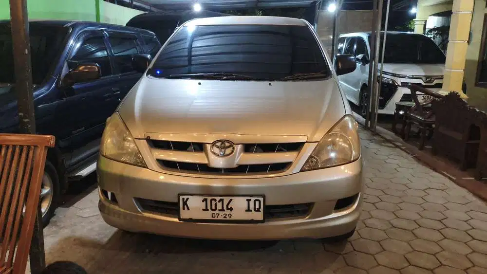 Toyota Kijang Innova 2005 Bensin