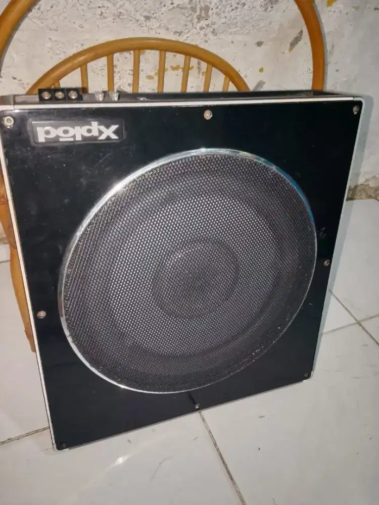 Jual subwoofer kolong merk xplod kondisi masih hidup.
