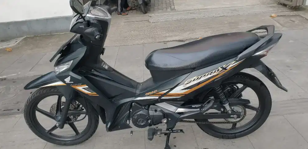 Supra X 125 th 2023 istimewa km 17rb  pjk baru 03-2027