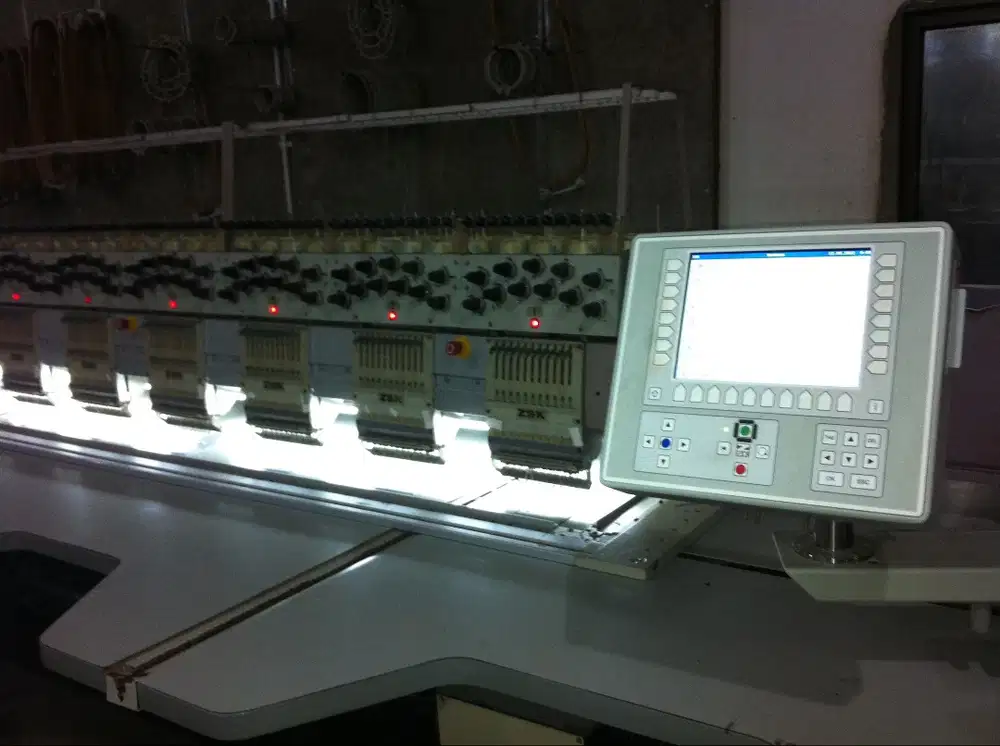 Jual Mesin Bordir ZSK 18 heads 11 warna tahun 2000 meja lebar