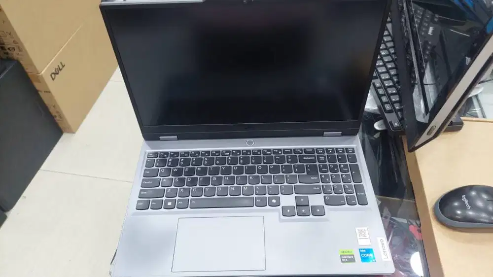 Laptop Gaming Lenovo LOQ 15IRX9 Core i5 13450HX 12/512 RTX 4050 6GB