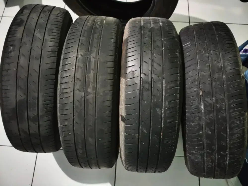 Ban bekas agya dan mobilio