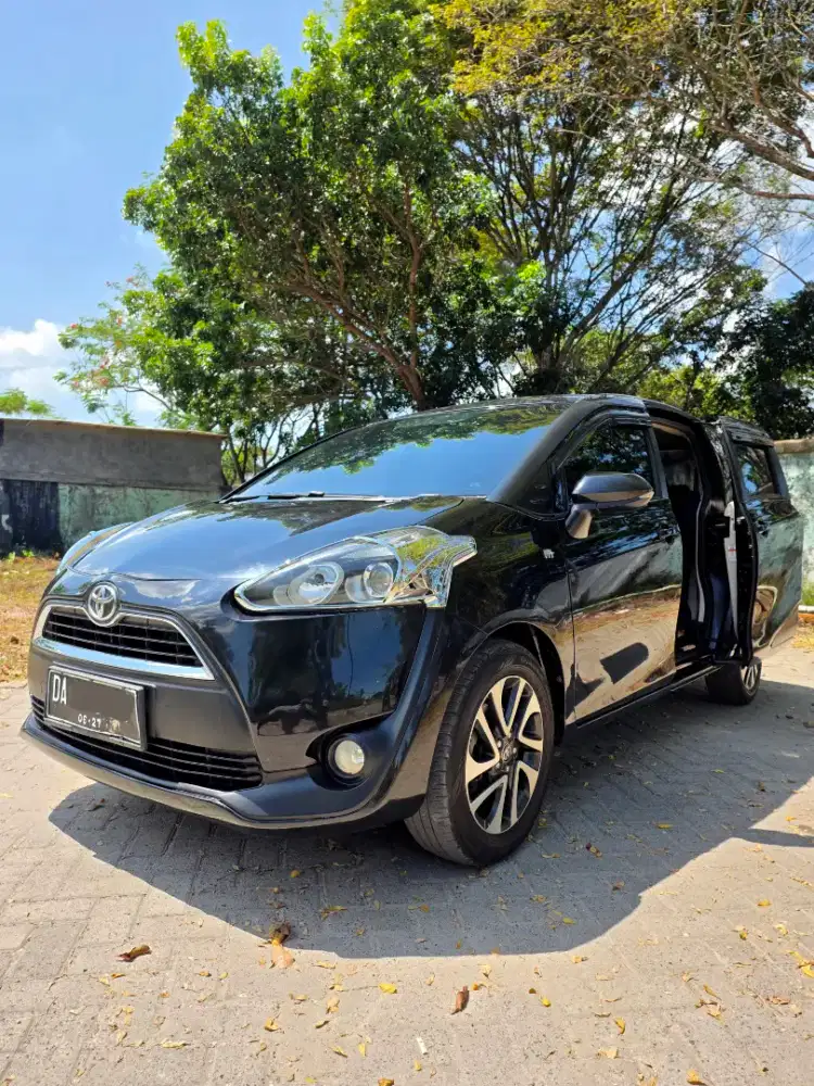 SIENTA V Matic Hitam Apik