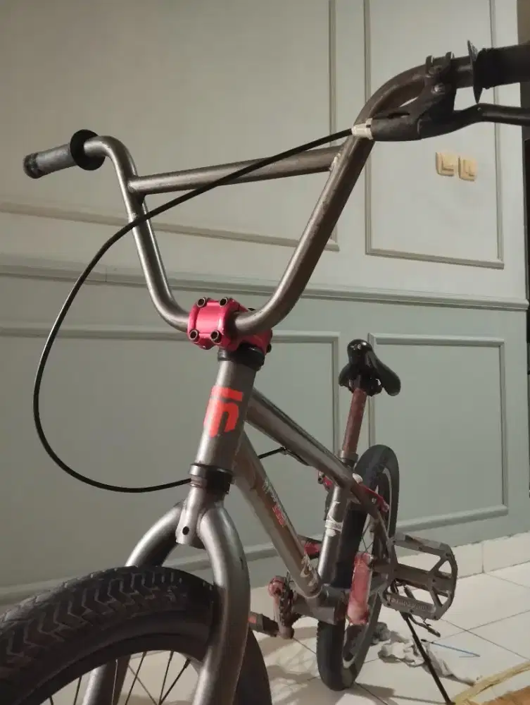 Sepeda BMX sesuai foto