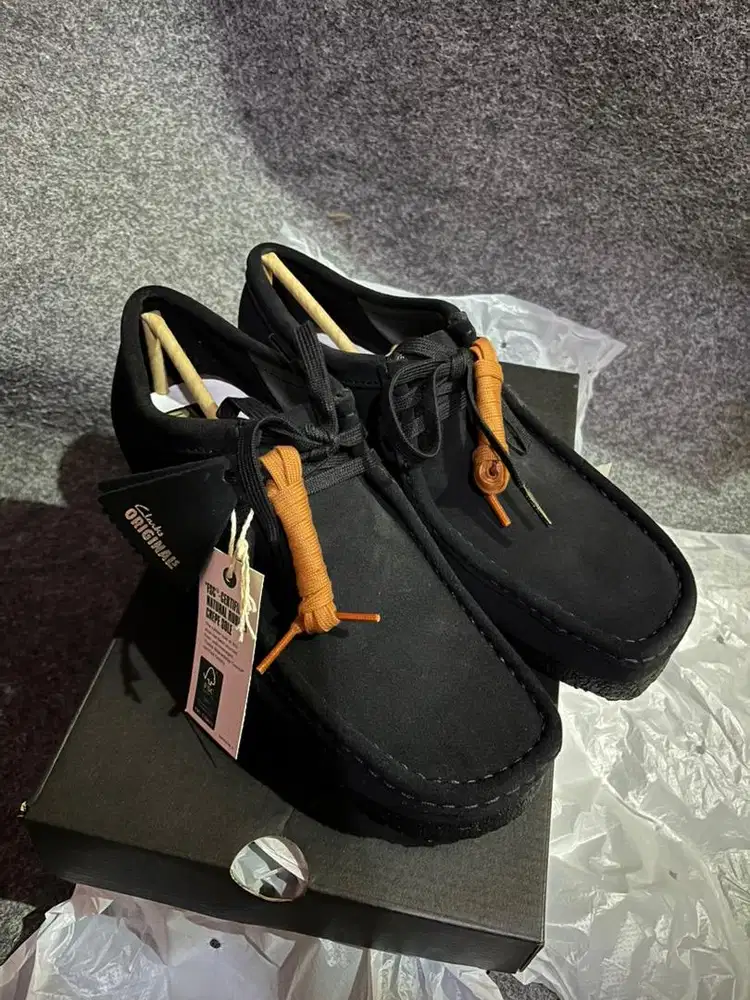 Clarks wallabee