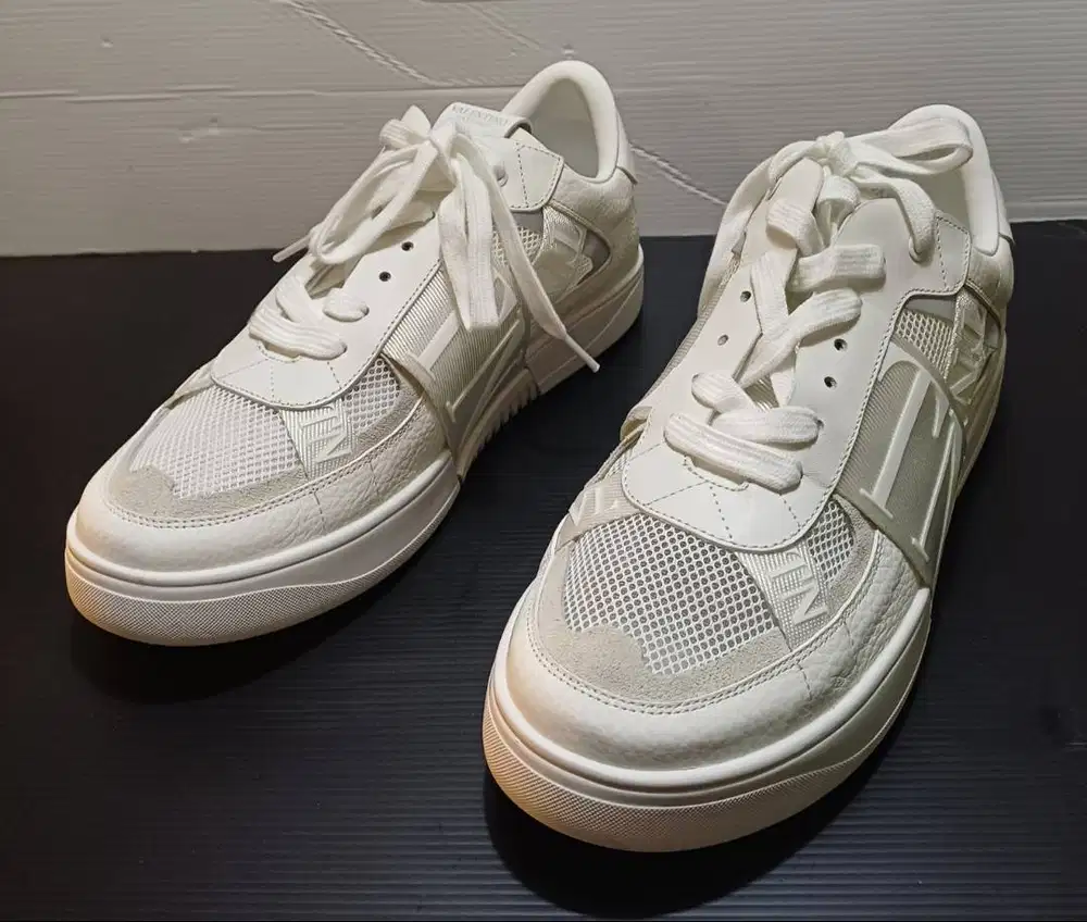 Sepatu Sneakers Low Top Valentino Garavani VLTN - SWE71Y2