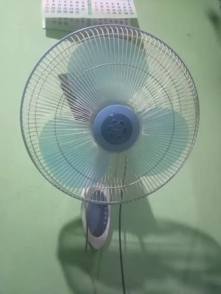Kipas angin dinding 16 inch merk miyako normal siap pakai nego tipis