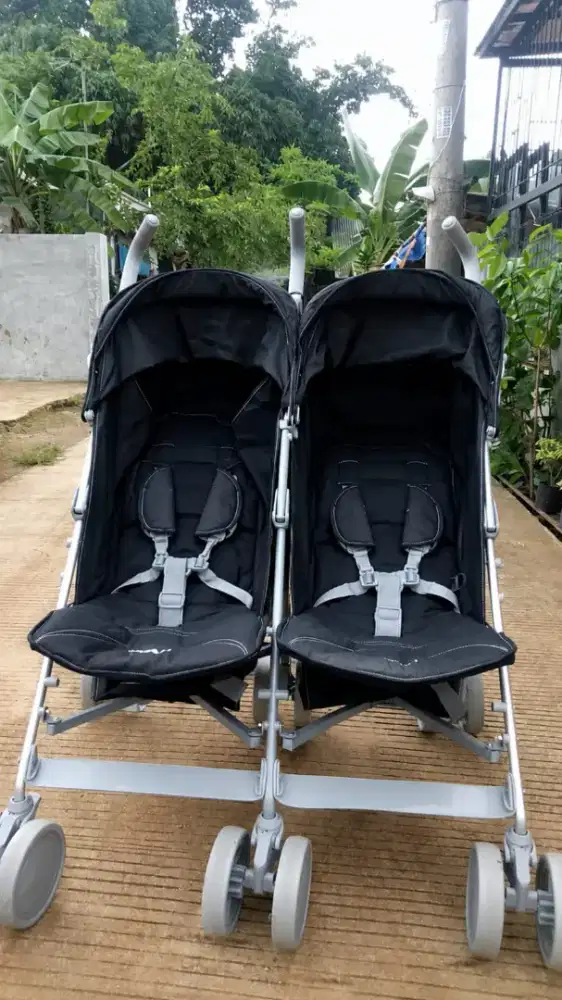 Twin stroller warna Hitam