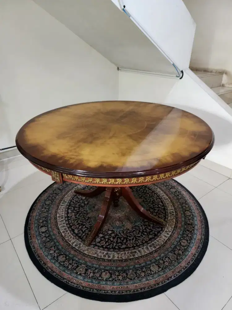 Meja Bundar Klasik Davinci
