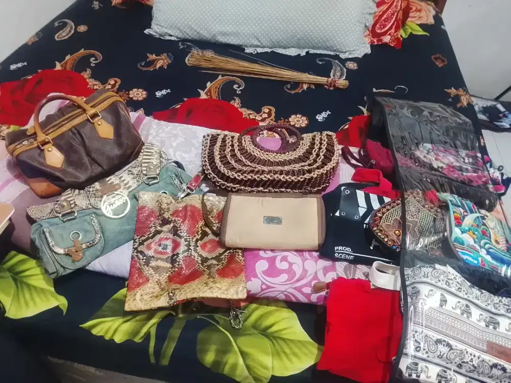 DIJUAL SEMUA NYA, SEKALIGUS - tas wanita..