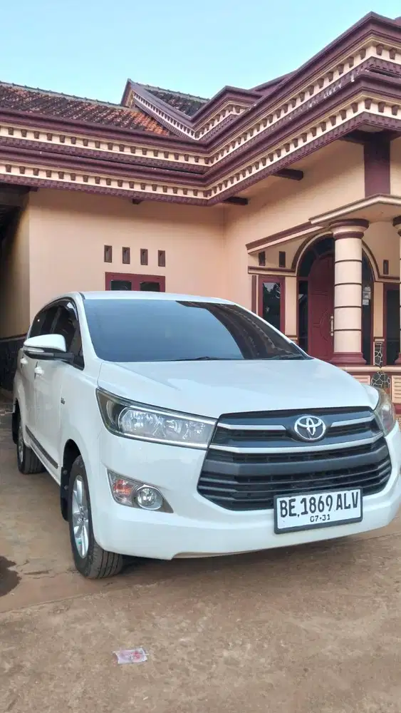 Pakean pribadi jual aja kijang Innova Ribon g metic bensin tahun 2017