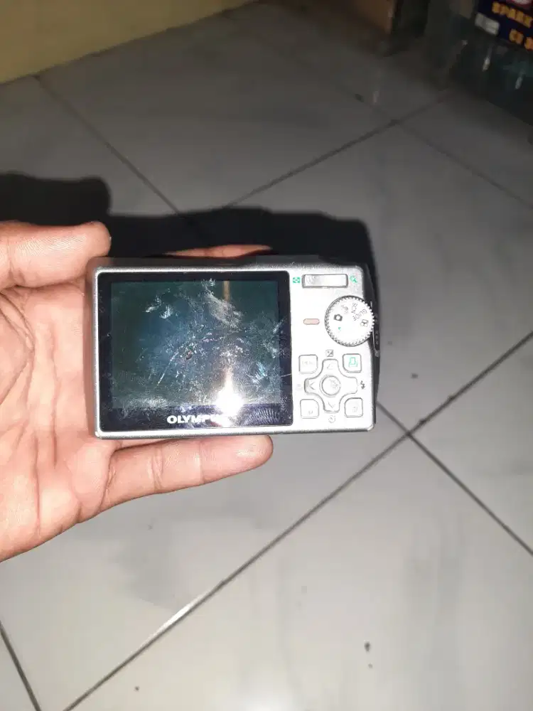 Kamera digital olympus M700 apa adanya