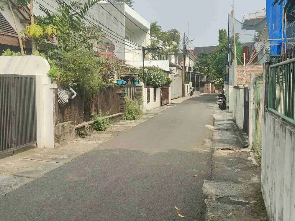 Rumah hitung tanah akses 2 mobil di Wolter Monginsidi Keb baru Jaksel