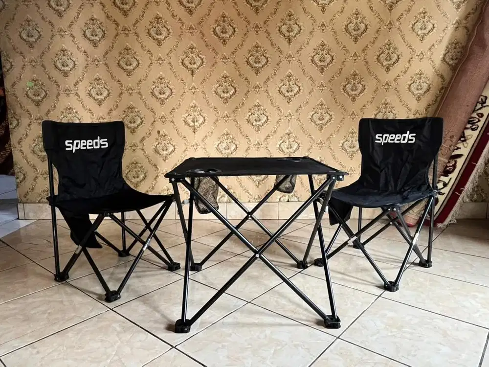 Dijual Set Camping Lipat 2 Kursi + 1 Meja – Kondisi Bagus!