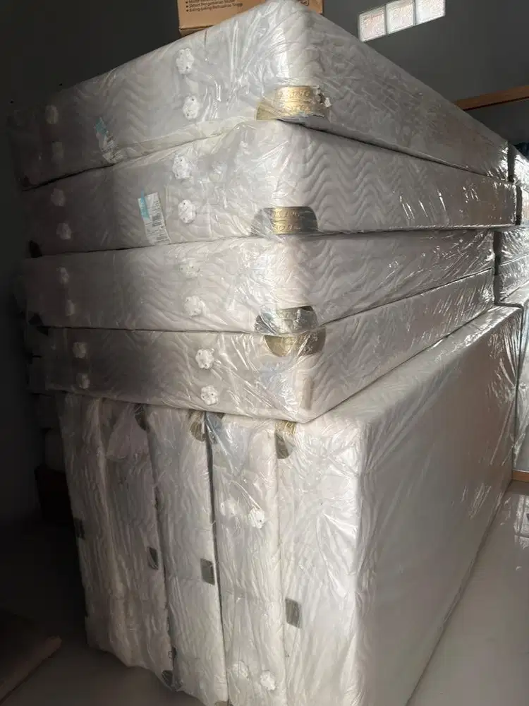 Spring bed king koil