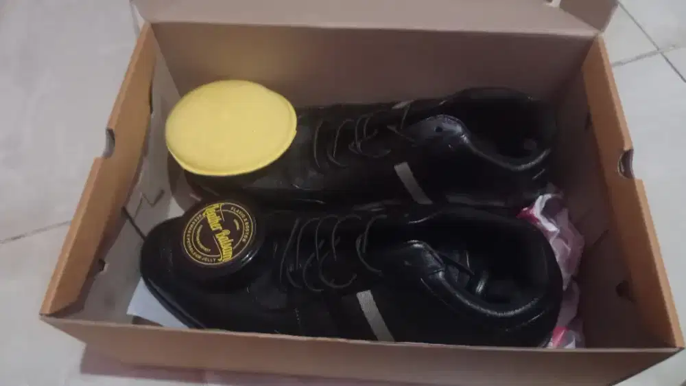 Sepatu pantopel boston