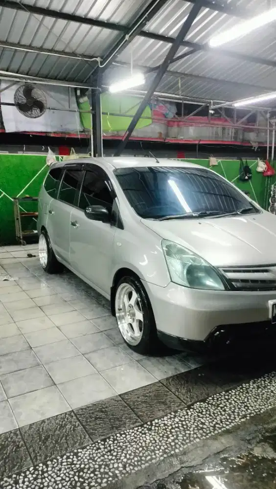 Grand livina 2011