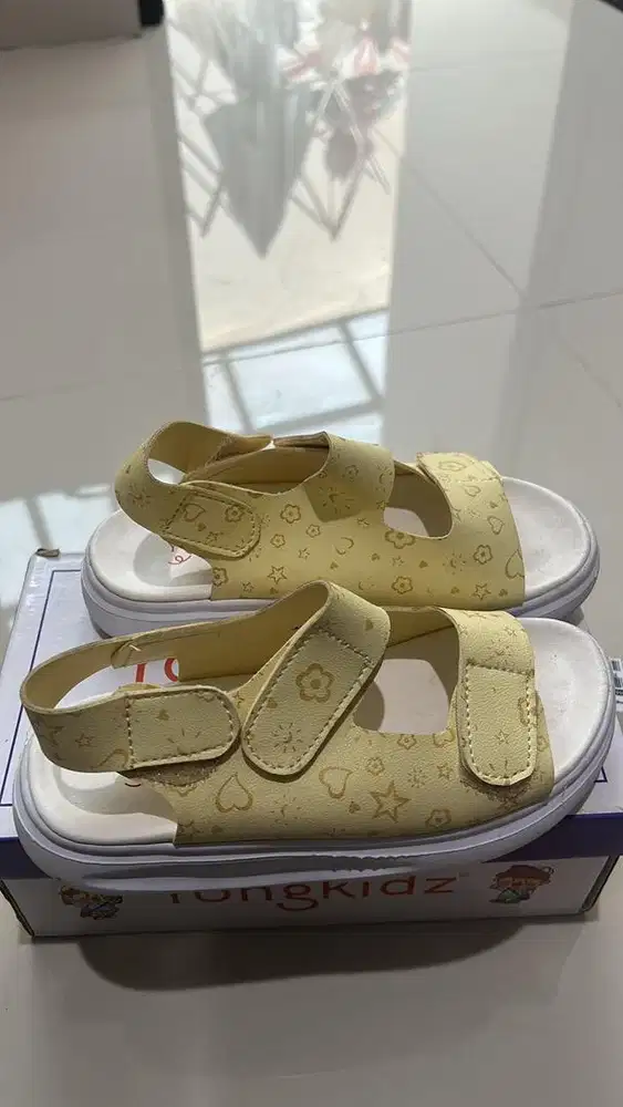Sepatu sandal yongkids