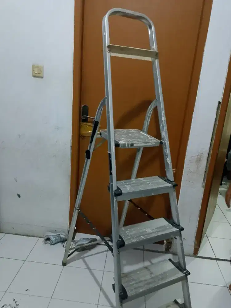 Tangga 4 step merk krisbow