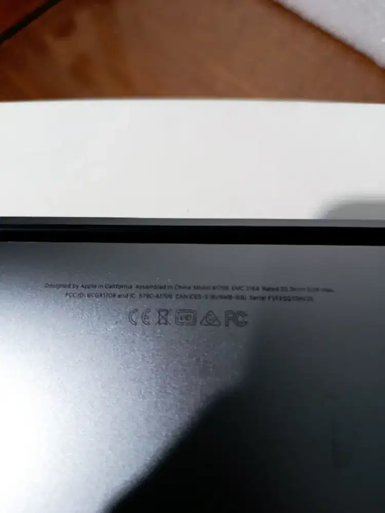 Only LED Macbook pro A1708